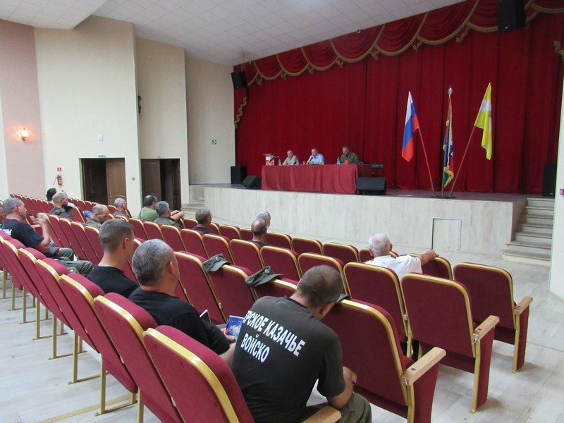 В Кочубеевском округе прошли совместные учебно-методические сборы полицейских и казаков